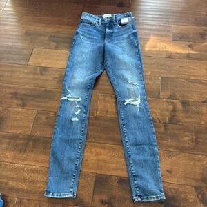 NWT Universal Thread High Rise Skinny Slim Leg Ripped Jeans Stretch Women 2 Long